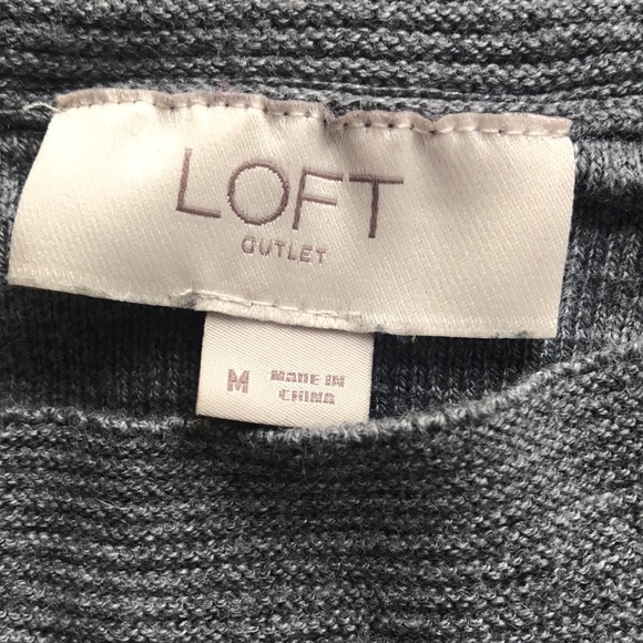 Lightweight sweater, forgiving in the tummy area, feels like fine waffle knit - Picture 3 of 4